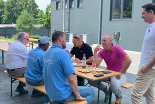 powerday_tile_beisammensitzen_christian Bierbank Zusammensitzen und Grillen