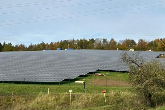 Vortrag Stühle Personen schauen zu Ansicht Rücken