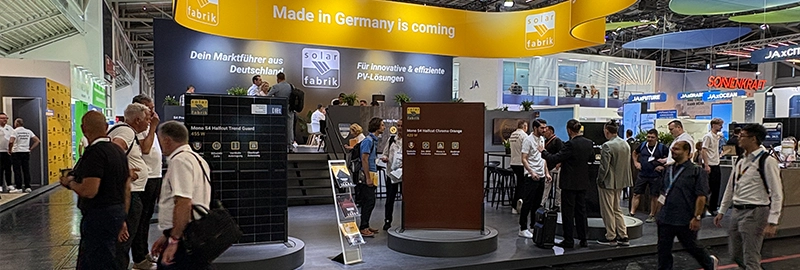 news_intersolar2026_mobil Blick auf den Messestand der Solar Fabrik auf der Intersolar Europe 2026
