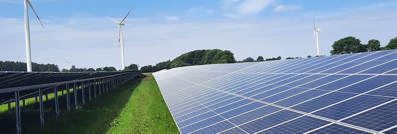news_header_unser-groesstes-noerdliches-freiflaechen-projekt-ellhoeft Blick auf den Messestand der Solar Fabrik auf der Intersolar Europe 2026