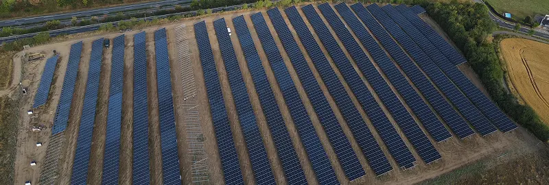 news_solarenergie-prüm_header-mobile_freiflächen-module Freiflächensolaranlage in Prüm, Luftaufnahme