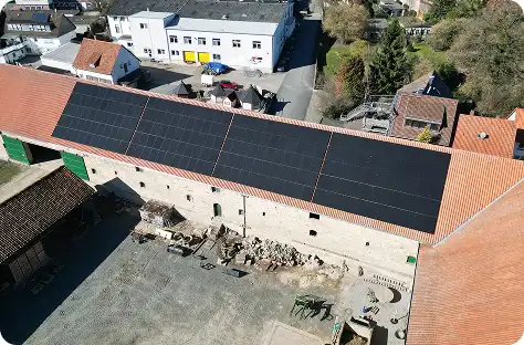 Il monastero di Lamspringe con impianto solare senza gradini sull’edificio annesso